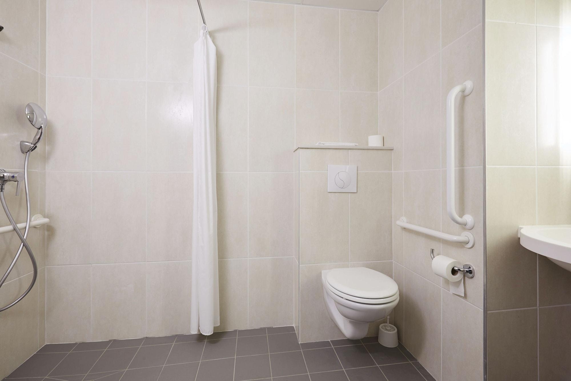 B&B Hotel Montlhery Linas Bagian luar foto