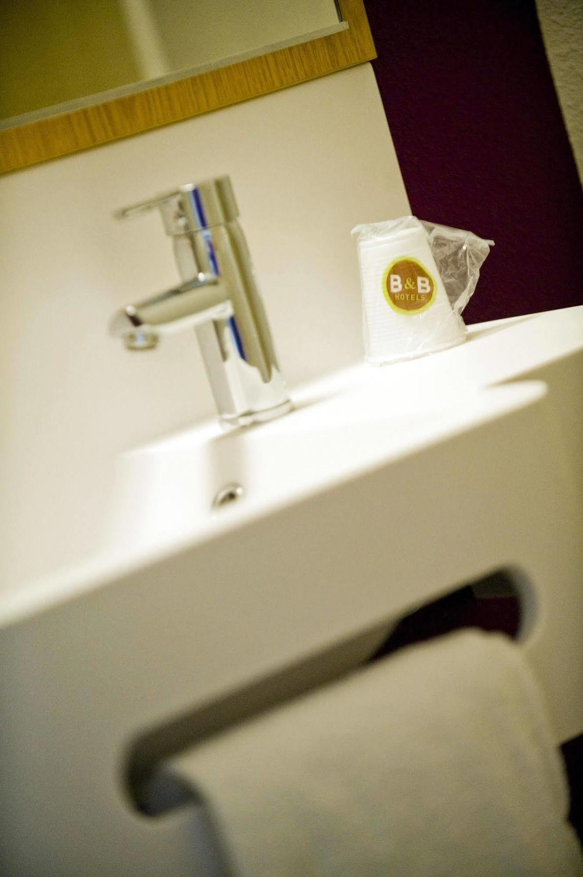 B&B Hotel Montlhery Linas Bagian luar foto