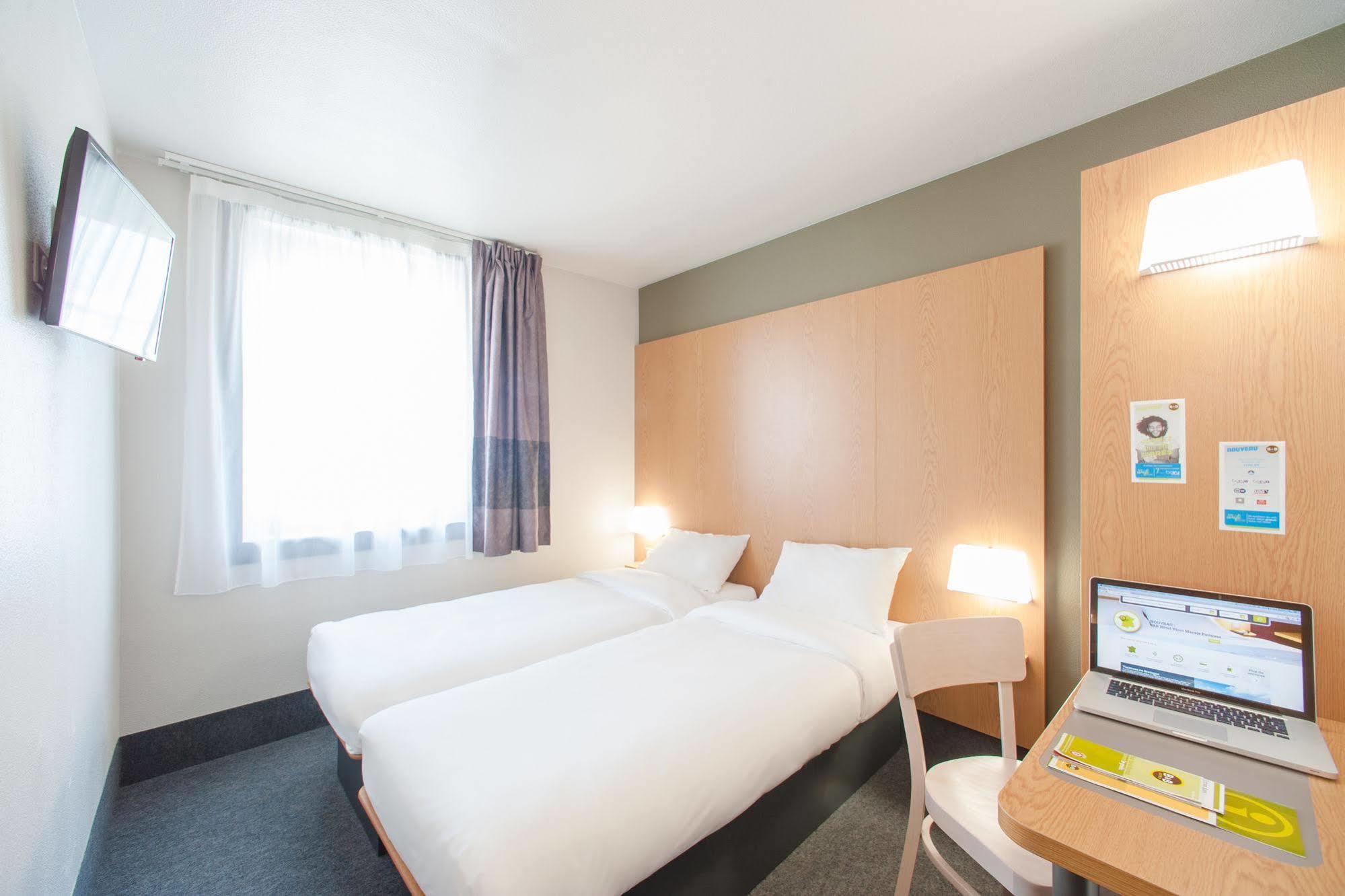 B&B Hotel Montlhery Linas Bagian luar foto