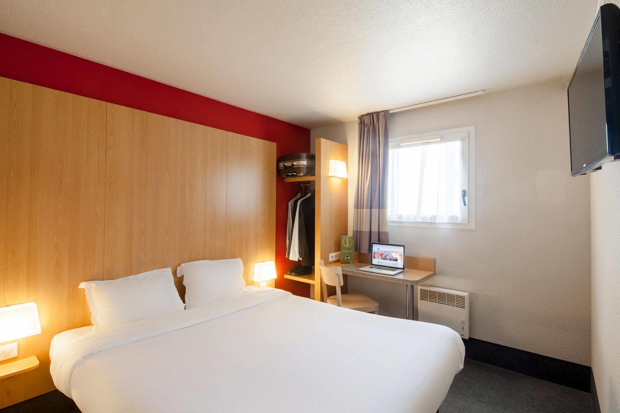 B&B Hotel Montlhery Linas Bagian luar foto