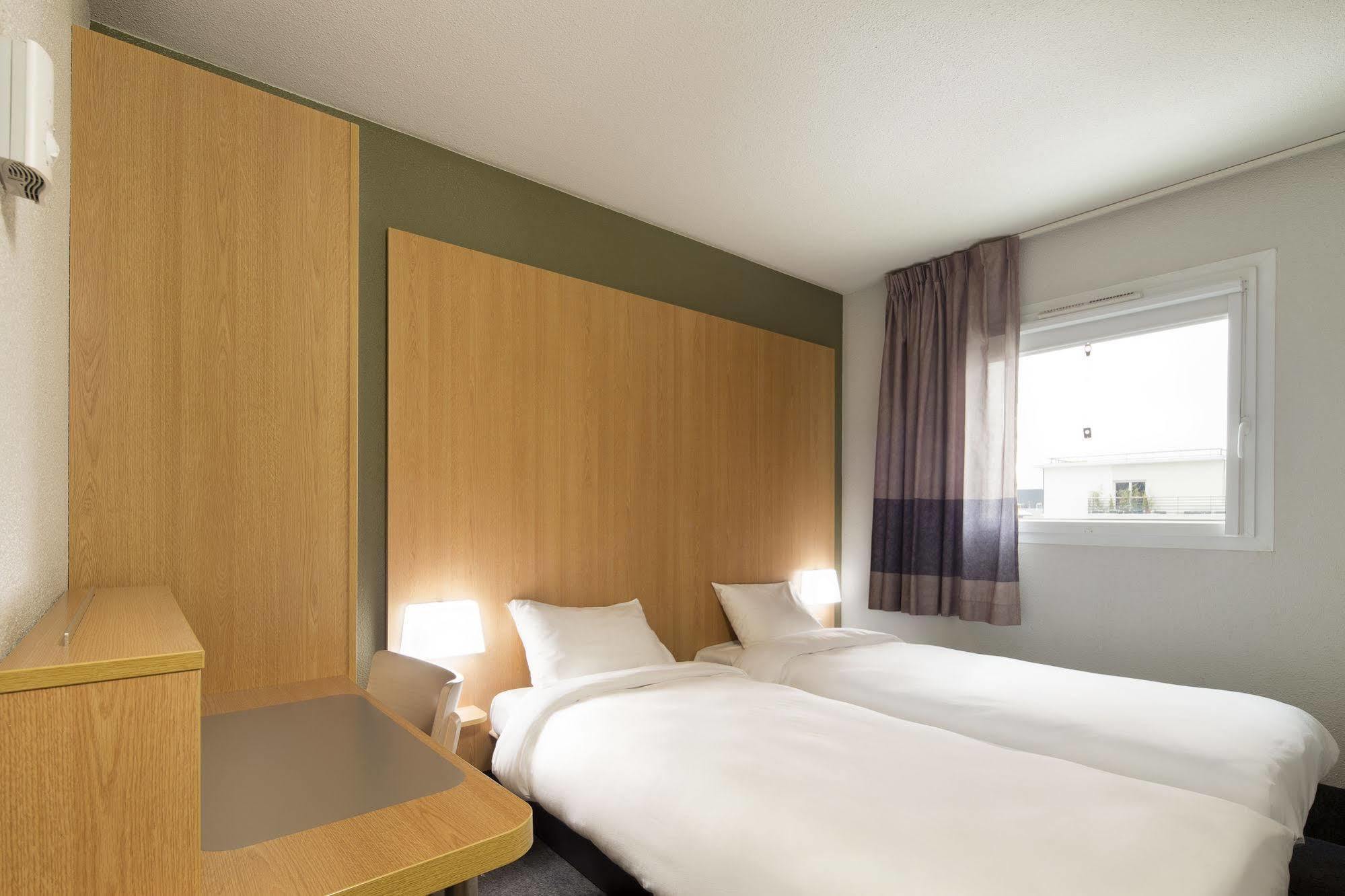 B&B Hotel Montlhery Linas Bagian luar foto
