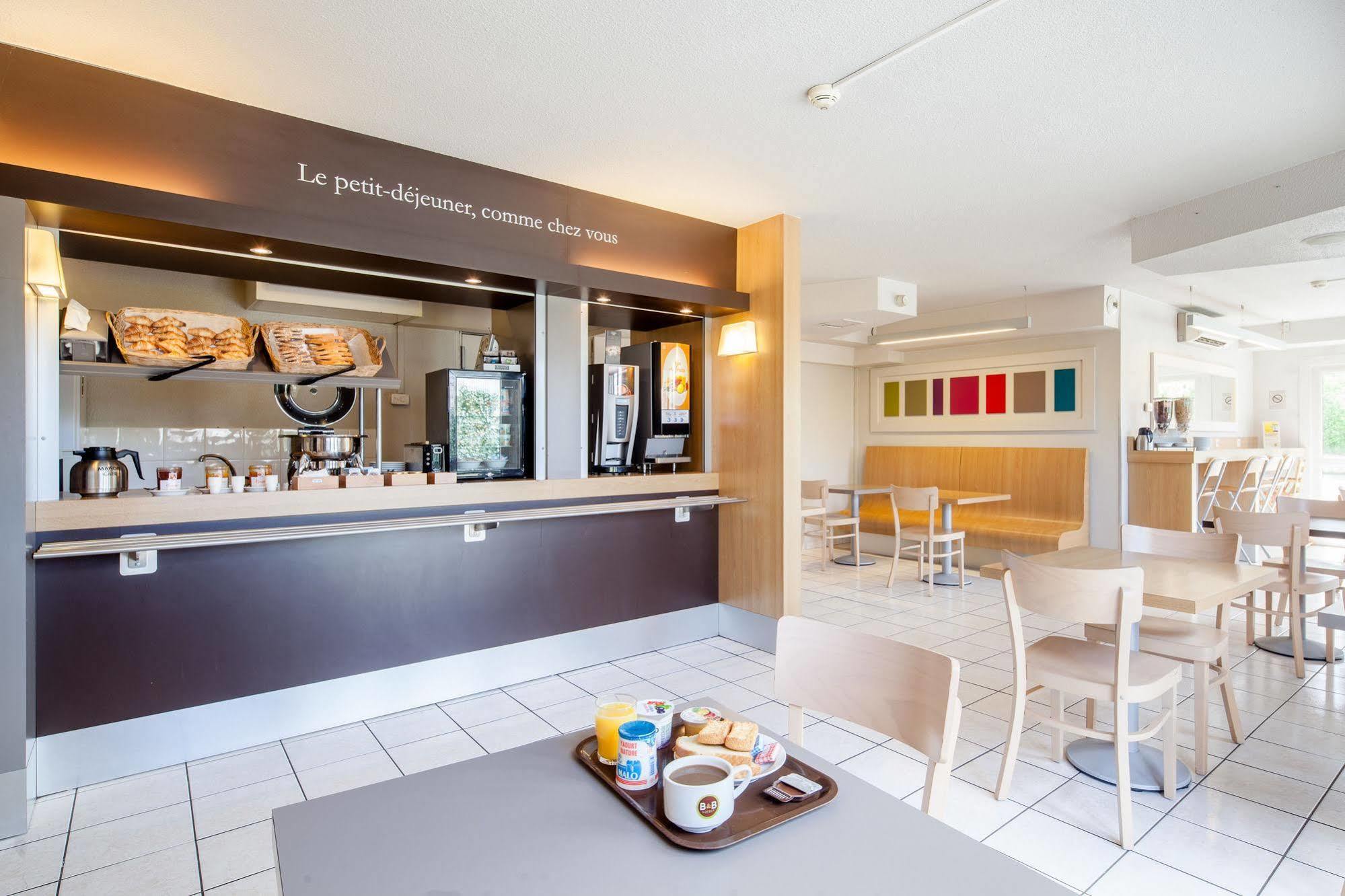 B&B Hotel Montlhery Linas Bagian luar foto