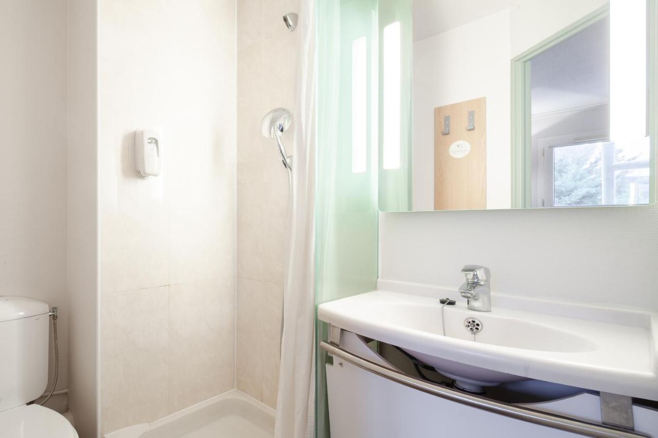 B&B Hotel Montlhery Linas Bagian luar foto